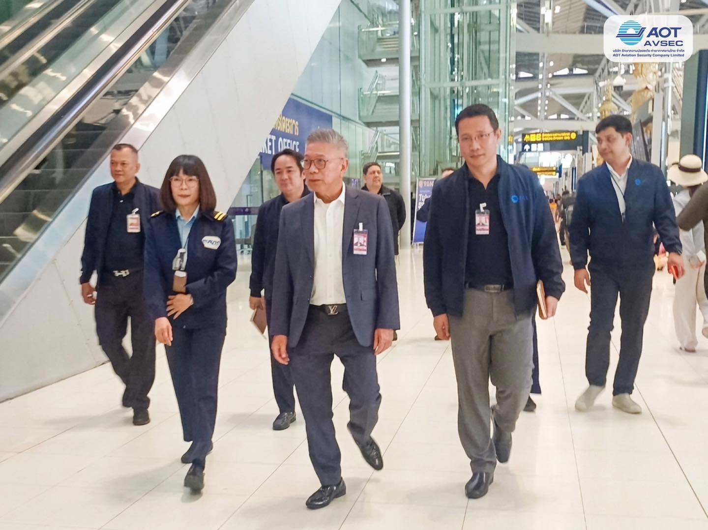คุณกาญจน์ ทองใหญ่ รักษาการรองกรรมการผู้จัดการสายงานปฏิบัติการ (รก.รปก.) ลงพื้นตรวจเยี่ยมการปฏิบัติงานของพนักงานรักษาความปลอดภัย ฝสภ.