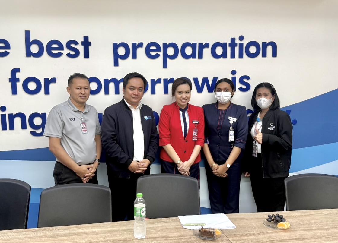 บรท. ฝ่ายปฏิบัติการท่าอากาศยานสุวรรณภูมิ (ฝสภ.) คุณเฉลิมเกียรติ ขันทะพันธ์ ชสภ. ให้การต้อนรับผู้แทนจากสายการบิน Firefly เพื่อร่วมประชุมแนวทางการปฏิบัติงาน