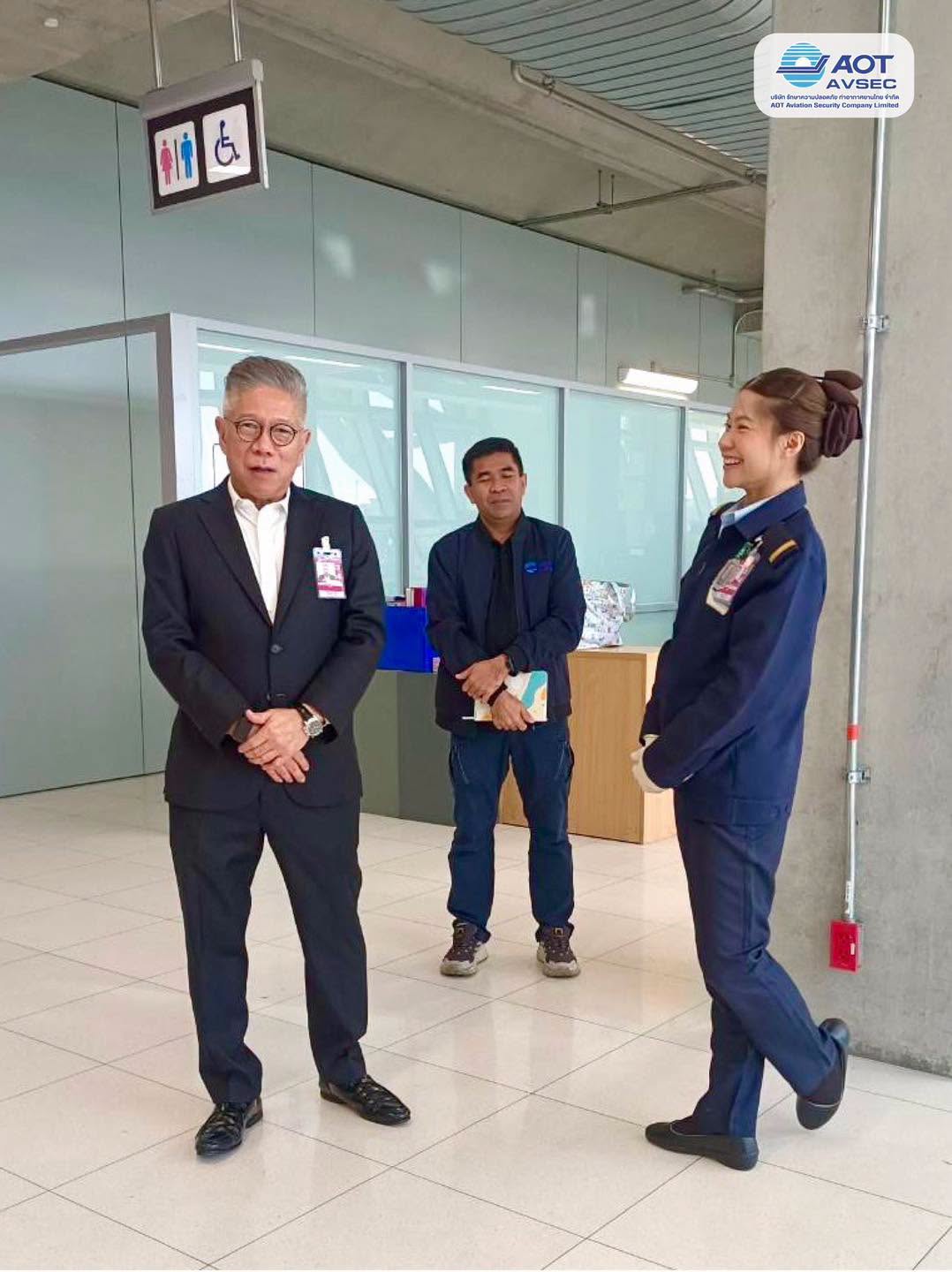 คุณกาญจน์ ทองใหญ่ รักษาการรองกรรมการผู้จัดการสายงานปฏิบัติการ (รก.รปก.) ลงพื้นที่ตรวจเยี่ยมการปฏิบัติงานของพนักงานฝ่ายปฏิบัติการท่าอากาศยานสุวรรณภูมิ (ฝสภ.)