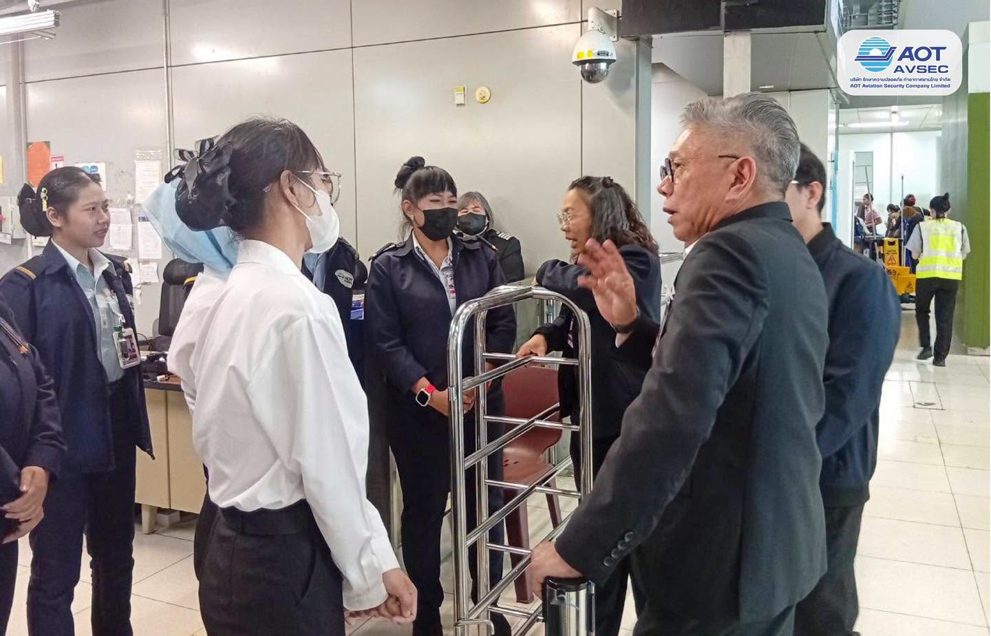 คุณกาญจน์ ทองใหญ่ รักษาการรองกรรมการผู้จัดการสายงานปฏิบัติการ (รก.รปก.) ลงพื้นที่ตรวจเยี่ยมและติดตามการปฏิบัติงานของพนักงาน ณ จุดปฏิบัติงานต่าง ๆ 