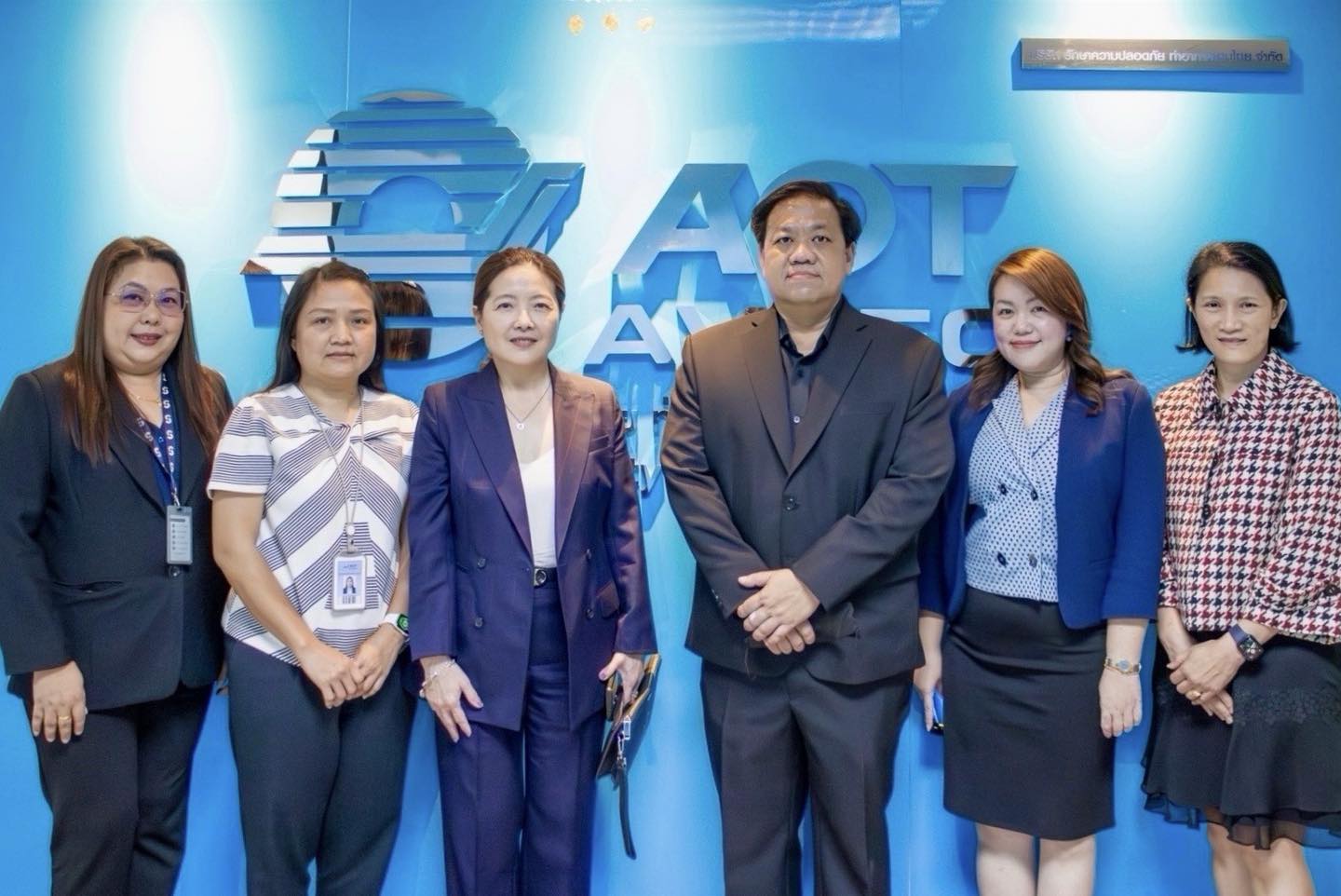 พันเอก มนต์ธรกิตติ์ รูปขจร รก.กกจ. และผู้บริหาร บรท. ให้การต้อนรับ คุณพัทธ์ธีรา ลภัสเศรษฐศิริ กรรมการผู้จัดการ บริษัท เอเอสเอ็ม เทรนนิ่ง จำกัด