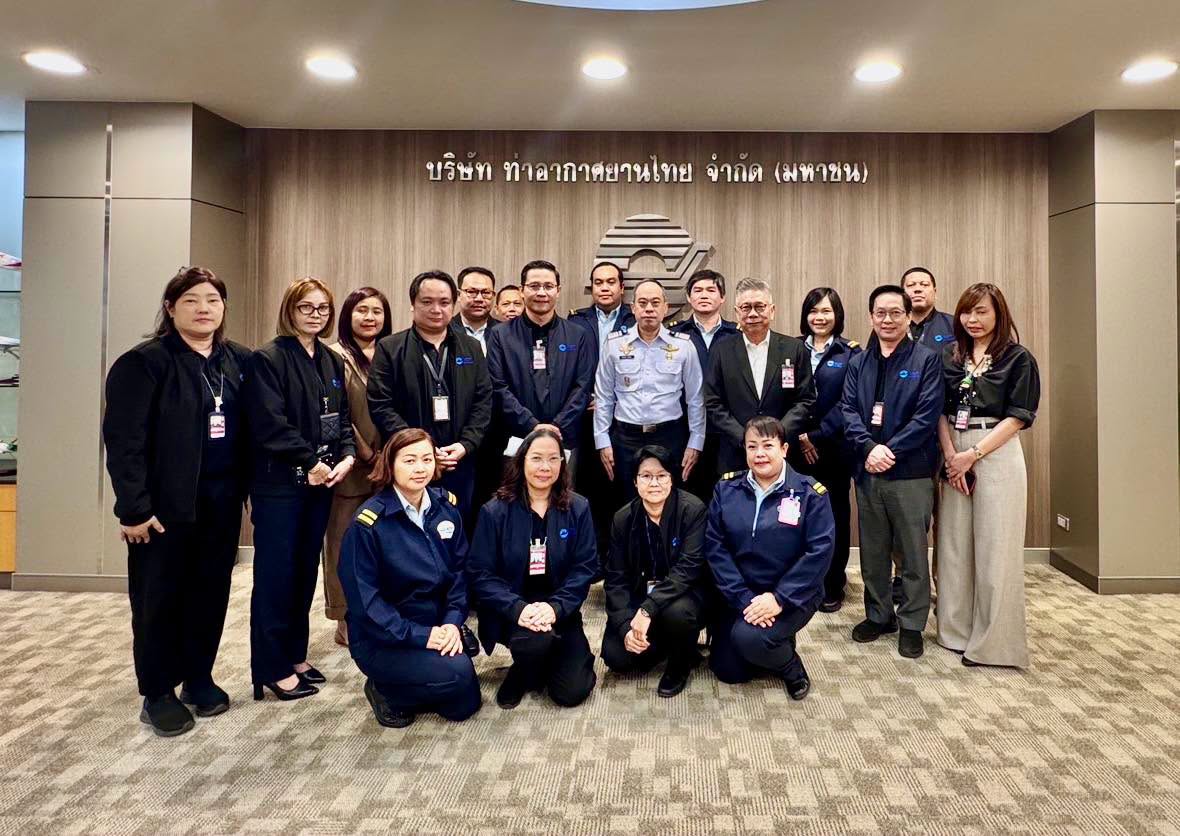 คุณกาญจน์ ทองใหญ่ รักษาการรองกรรมการผู้จัดการสายงานปฏิบัติการ (รก.รปก.) พร้อมด้วยคณะผู้บริหารและ ฝสภ. เข้าพบคุณกิตติพงษ์ กิตติขจร ผู้อำนวยการท่าอากาศยานสุวรรณภูมิ