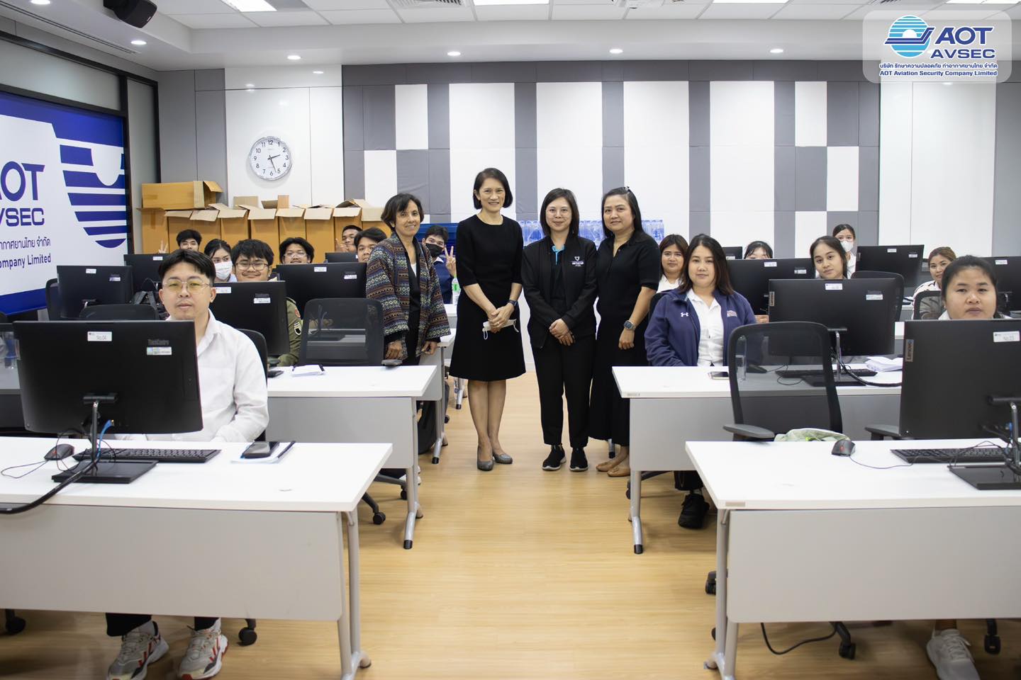 รองกรรมการผู้จัดการสายงานทรัพยากรบุคคล เข้าพบพนักงานตรวจค้นใหม่ ประจำท่าอากาศยานดอนเมือง