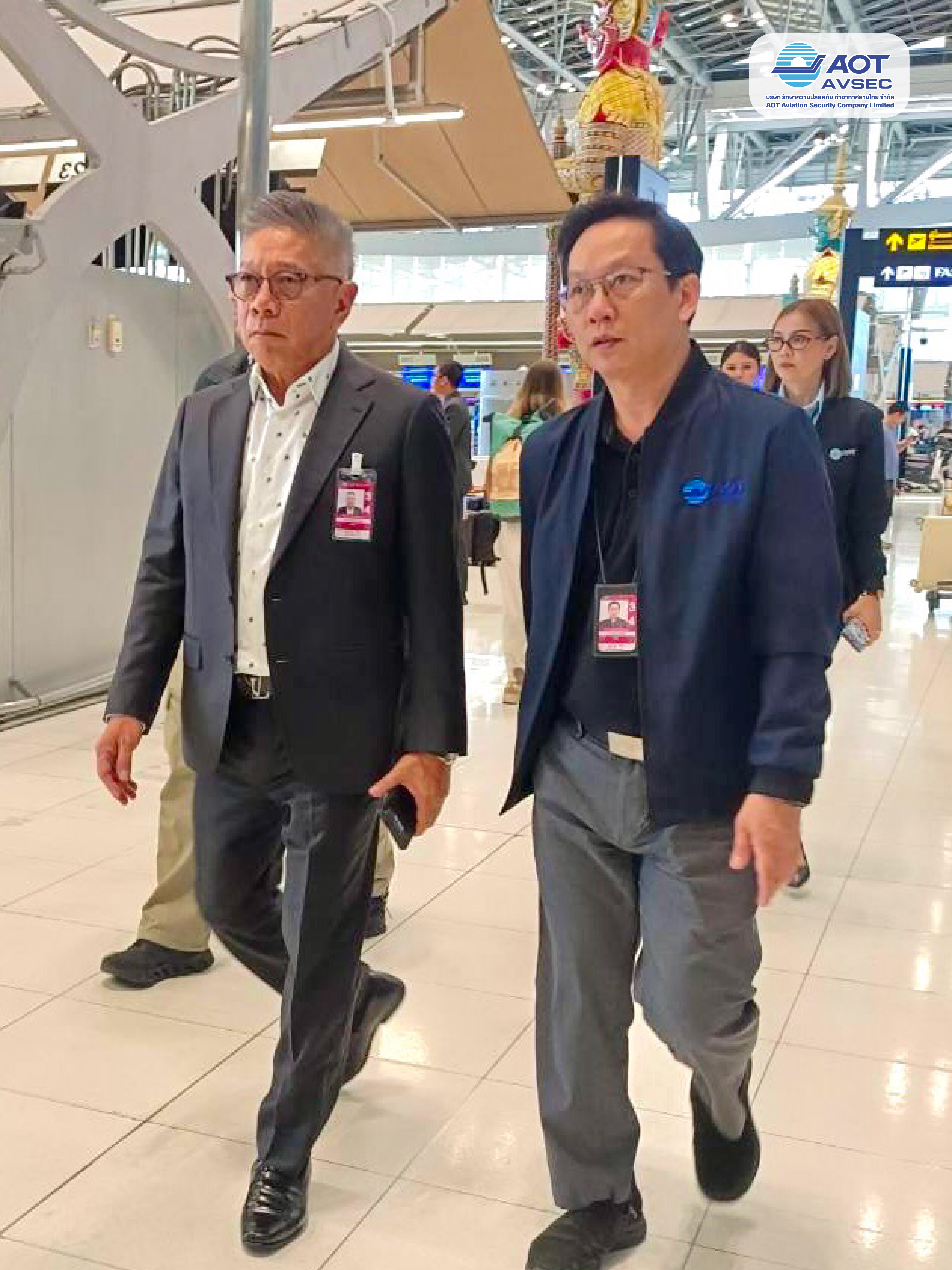คุณกาญจน์ ทองใหญ่ รักษาการรองกรรมการผู้จัดการสายงานปฏิบัติการ (รก.รปก.) ลงพื้นที่ติดตามการปฏิบัติงานของพนักงาน ณ จุดปฏิบัติงานต่าง ๆ ภายในท่าอากาศยานสุวรรณภูมิ