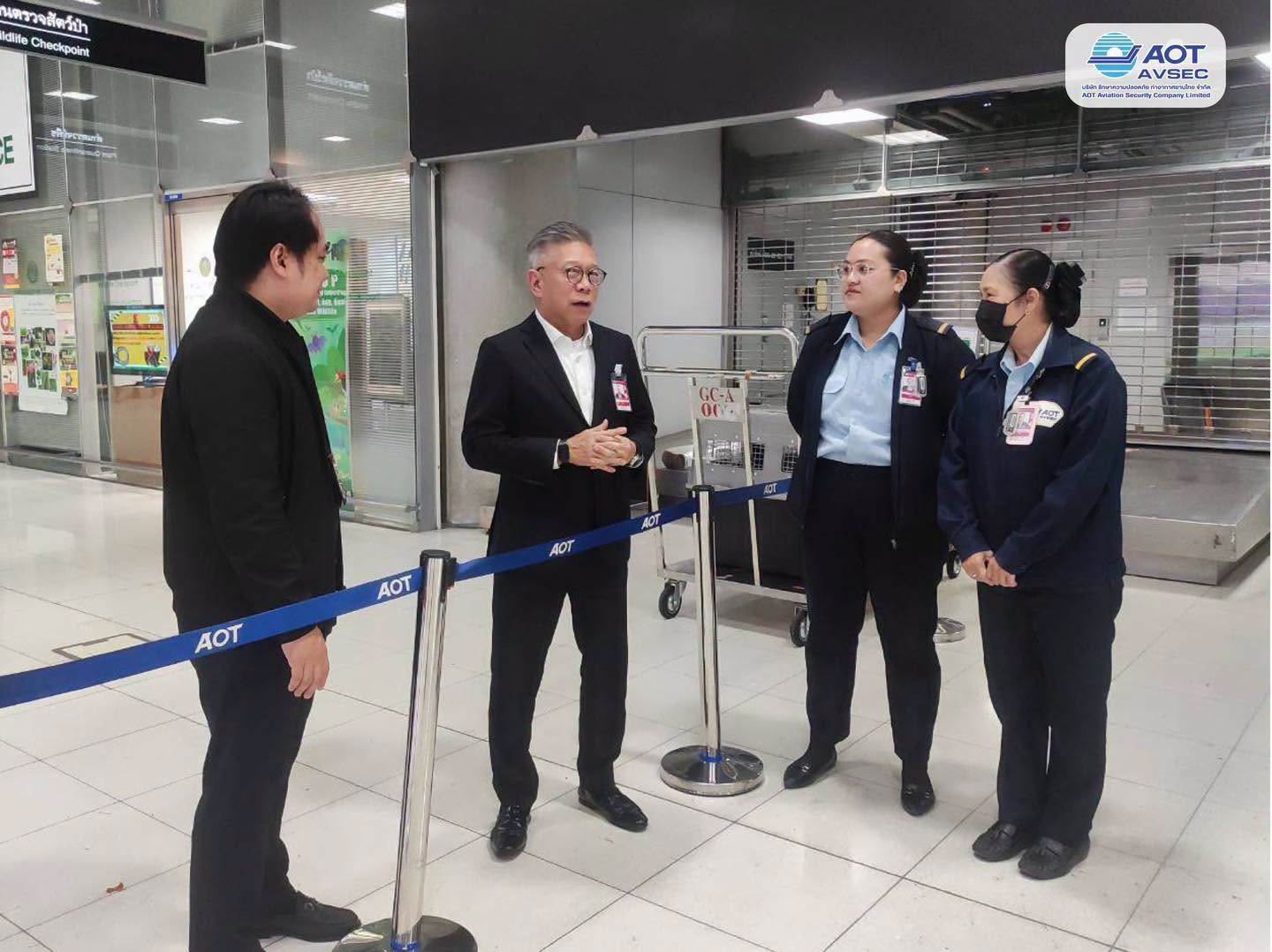 คุณกาญจน์ ทองใหญ่ รักษาการรองกรรมการผู้จัดการสายงานปฏิบัติการ (รก.รปก.) ลงพื้นที่ตรวจเยี่ยมการปฏิบัติงานของพนักงานฝ่ายปฏิบัติการท่าอากาศยานสุวรรณภูมิ (ฝสภ.)