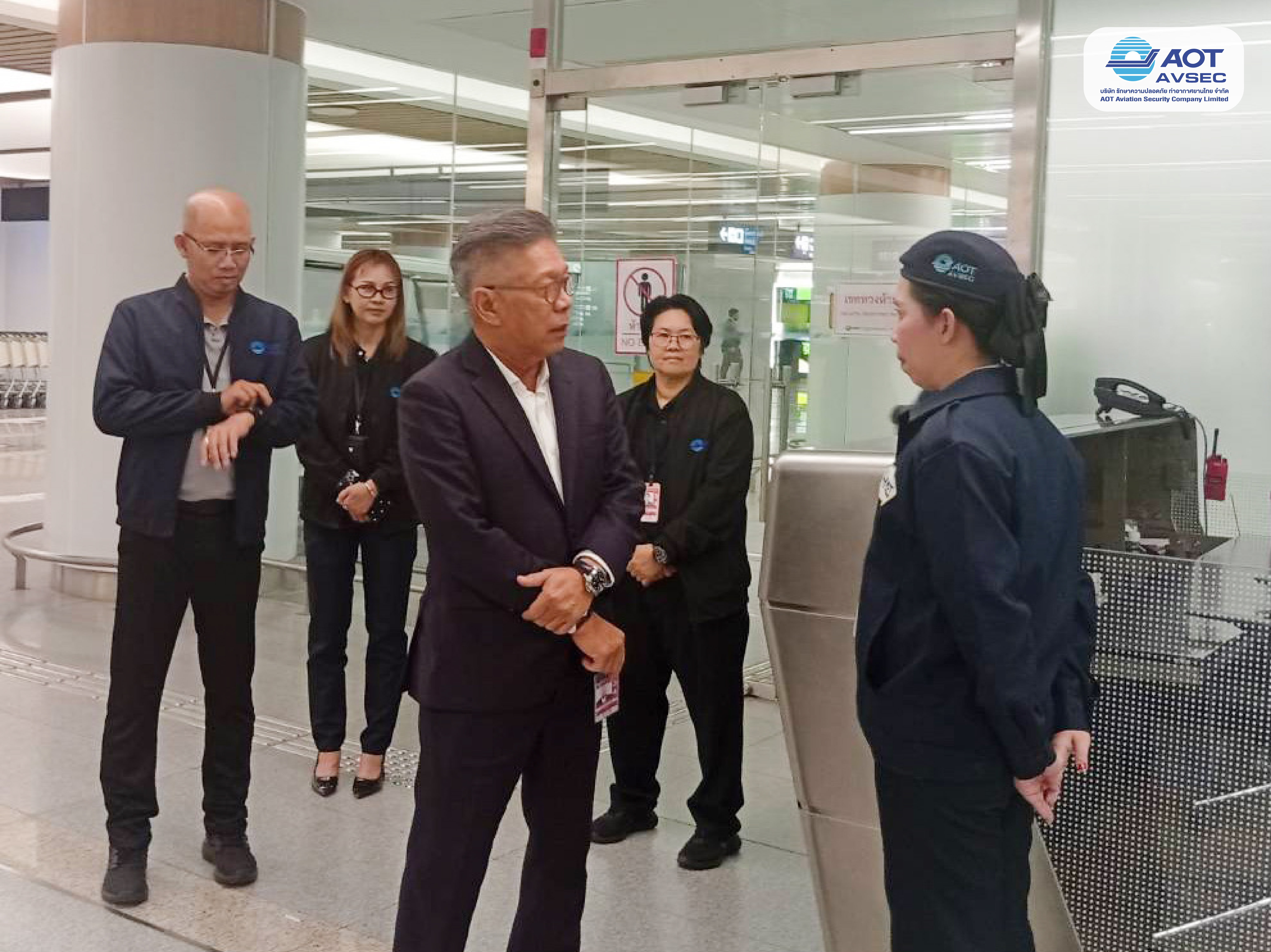 คุณกาญจน์ ทองใหญ่ รักษาการรองกรรมการผู้จัดการสายงานปฏิบัติการ (รก.รปก.) ลงพื้นตรวจเยี่ยมการปฏิบัติงานของพนักงาน ฝสภ. ณ จุดปฏิบัติงานต่างๆ