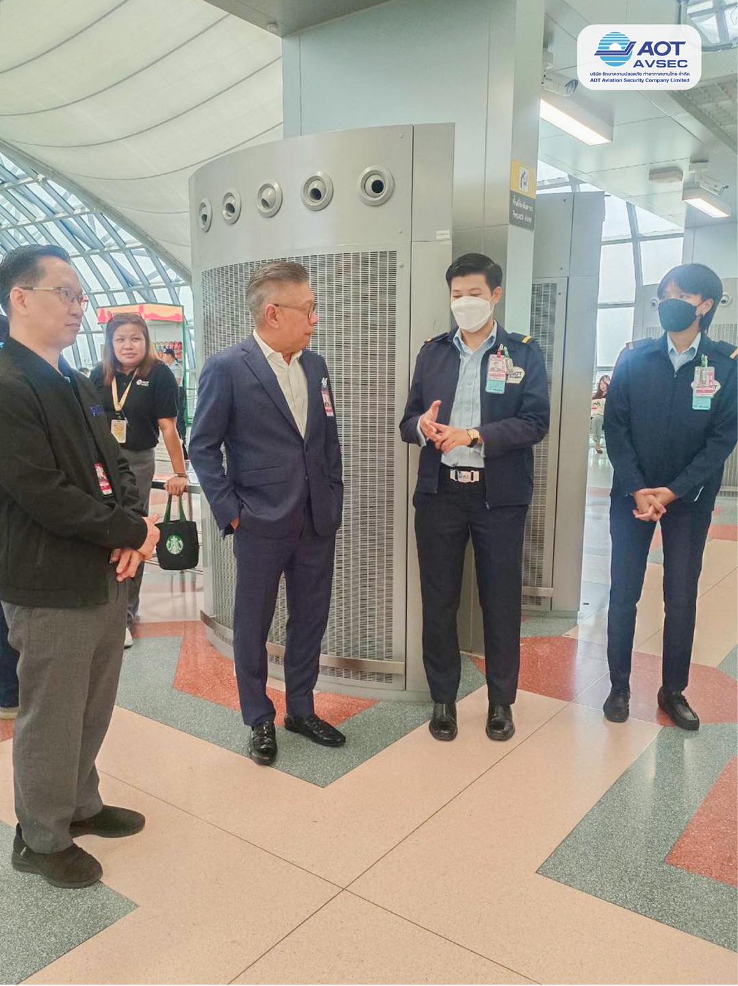 คุณกาญจน์ ทองใหญ่ รักษาการรองกรรมการผู้จัดการสายงานปฏิบัติการ (รก.รปก.) ลงพื้นที่ตรวจเยี่ยมการปฏิบัติงานของพนักงานฝ่ายปฏิบัติการท่าอากาศยานสุวรรณภูมิ