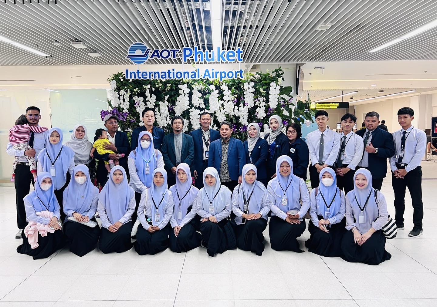 บรท. ฝ่ายปฏิบัติการท่าอากาศยานภูเก็ต (ฝภก.) โดยคุณอัสพันดี มาโซ จภก. ให้การต้อนรับคณะอาจารย์ และนักศึกษา สาขาวิชาภาษาอาหรับเพื่อธุรกิจสุขภาพและการท่องเที่ยว คณะมนุษยศาสตร์และสังคมศาสตร์ จากมหาวิทยาลัยราชภัฏยะลา