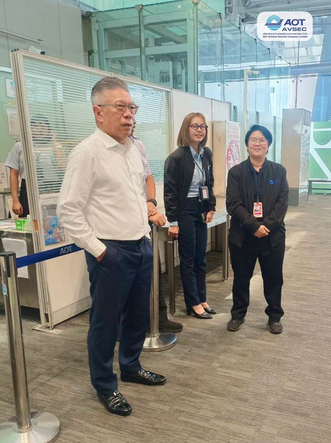 คุณกาญจน์ ทองใหญ่ รักษาการรองกรรมการผู้จัดการสายงานปฏิบัติการ (รก.รปก.) ลงพื้นที่ตรวจเยี่ยมและติดตามการปฏิบัติงานของพนักงาน ณ จุดปฏิบัติงานต่าง ๆ ภายในท่าอากาศยานสุวรรณภูมิอย่างต่อเนื่อง