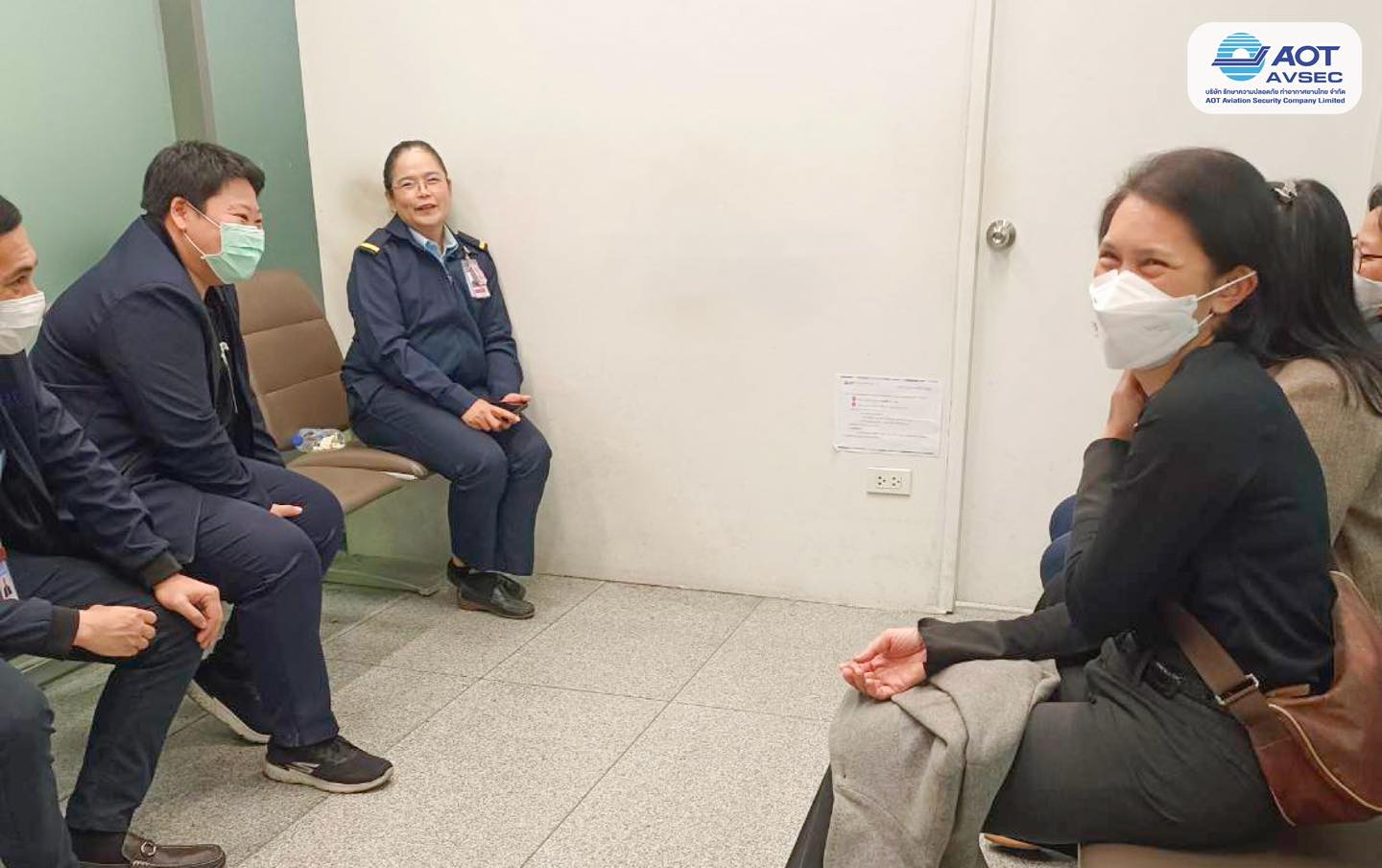 รองกรรมการผู้จัดการสายงานทรัพยากรบุคคล ลงพื้นที่ตรวจเยี่ยมพนักงานตรวจค้น ฝ่ายปฏิบัติการท่าอากาศยานสุวรรณภูมิ (ฝสภ.) ณ จุดปฏิบัติงาน