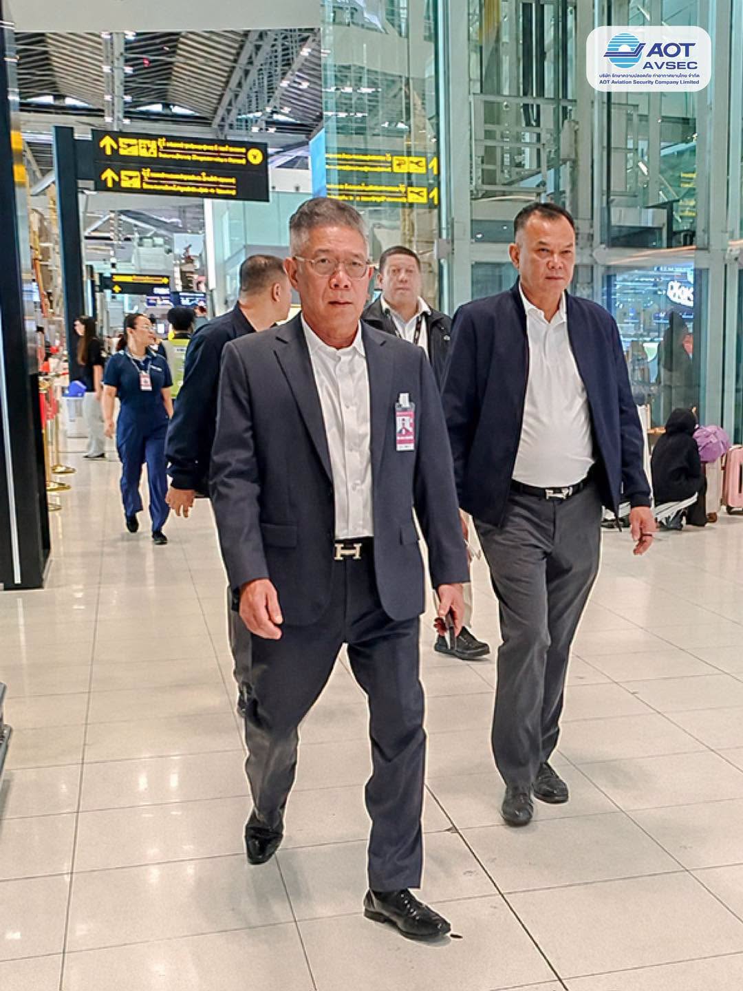 คุณกาญจน์ ทองใหญ่ รักษาการรองกรรมการผู้จัดการสายงานปฏิบัติการ (รก.รปก.) ลงพื้นที่ตรวจเยี่ยมการปฏิบัติงานของพนักงานฝ่ายปฏิบัติการท่าอากาศยานสุวรรณภูมิ (ฝสภ.) ณ จุดปฏิบัติงานต่าง ๆ และจุดพักพนักงาน